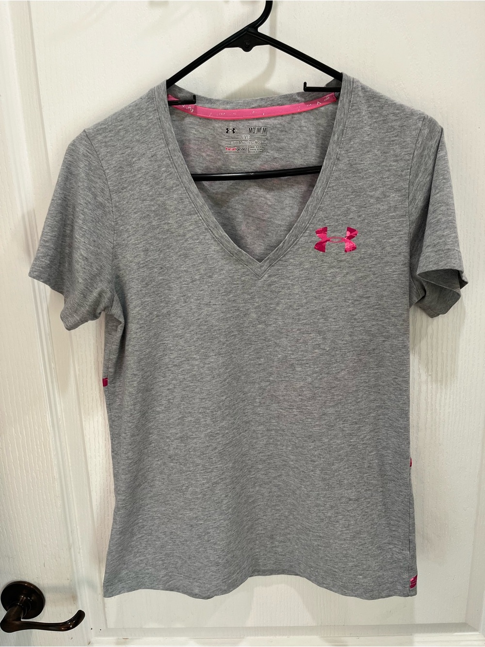 Under Armour Women’s Gray V-Neck Tee pink breast cancer awareness fight medium M